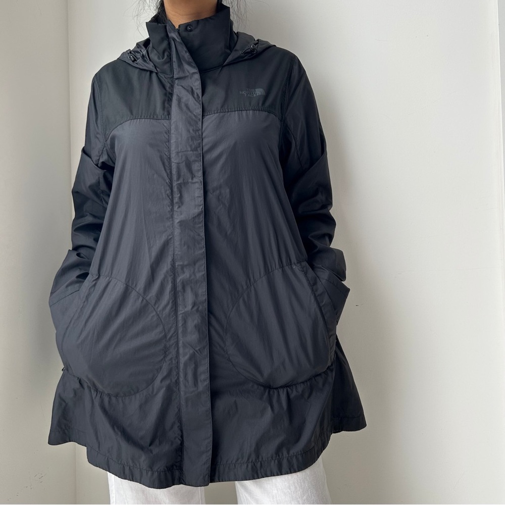 The North Face Black Hooded Lightweight Jacket - Medium